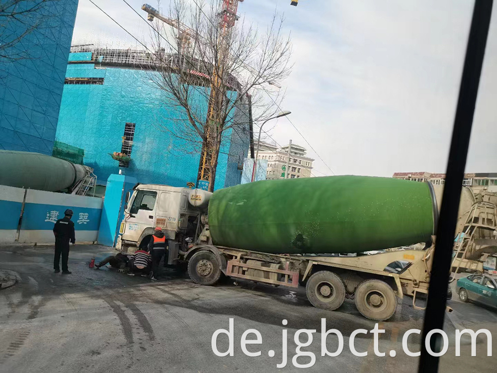 Cold and warm cement mixer truck tank coat